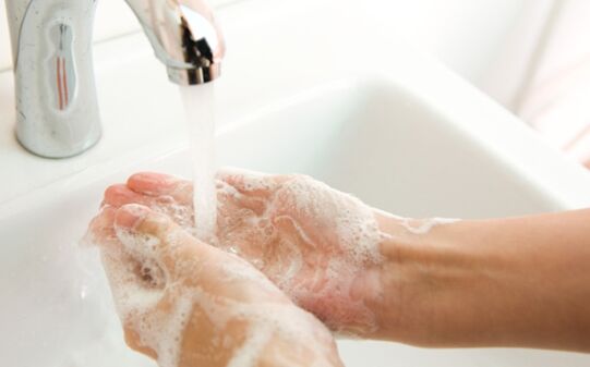 washing hands to prevent the appearance of parasites in the body