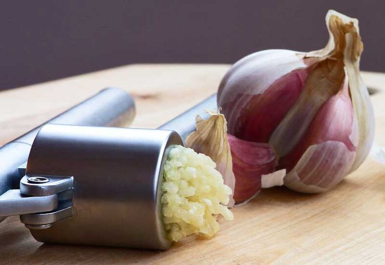garlic to remove worms